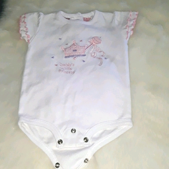 Daddy's Little Princess 0/6 month onesie - Picture 2 of 5